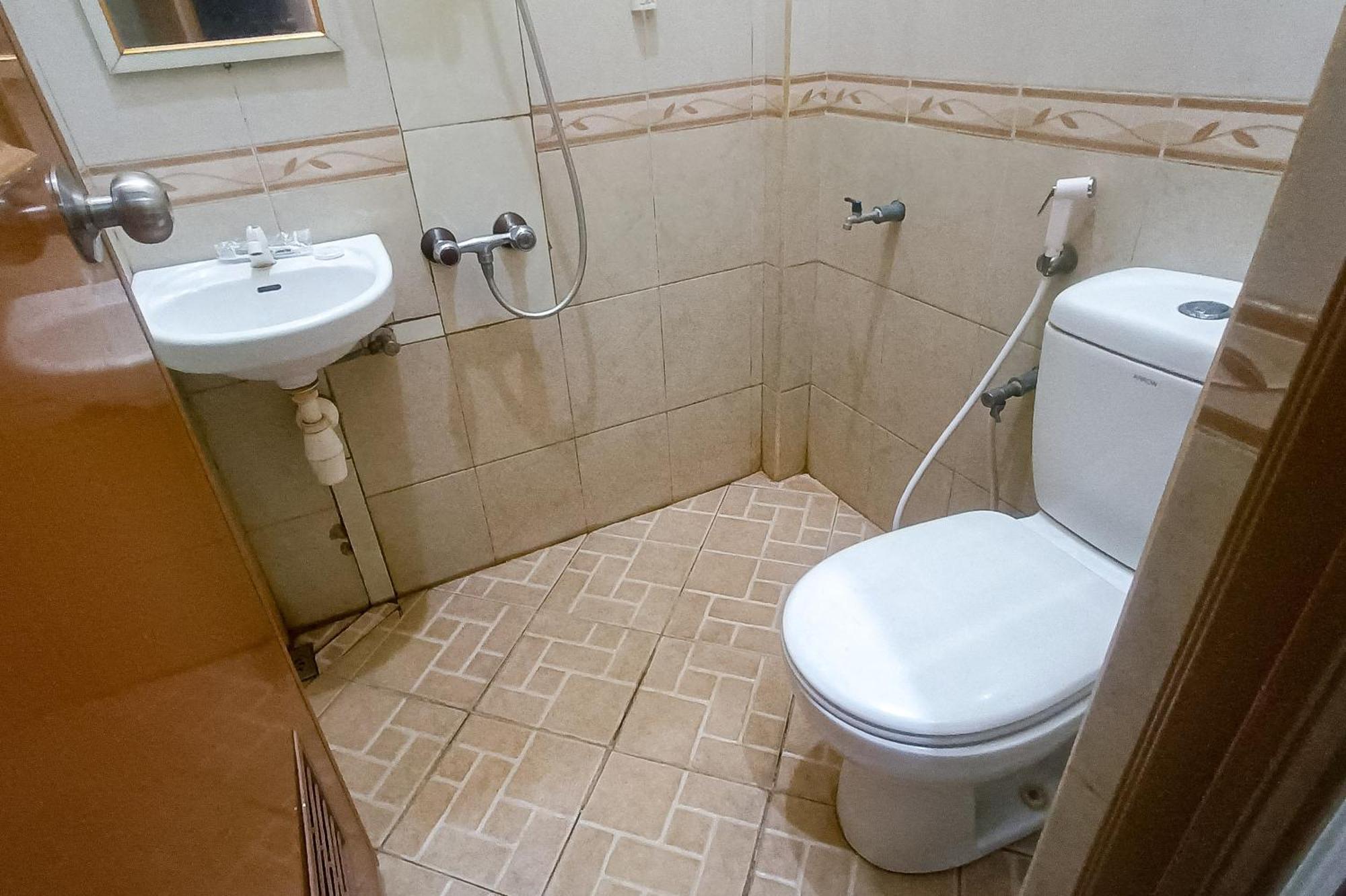 Reddoorz At Senaz Guesthouse Ματαράμ Εξωτερικό φωτογραφία