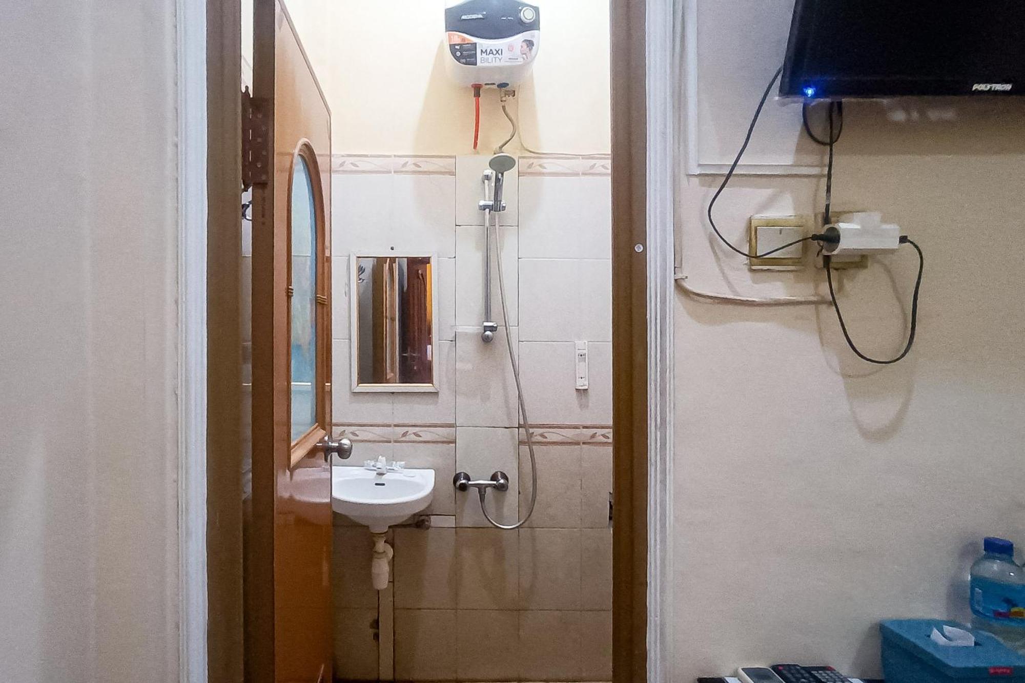 Reddoorz At Senaz Guesthouse Ματαράμ Εξωτερικό φωτογραφία
