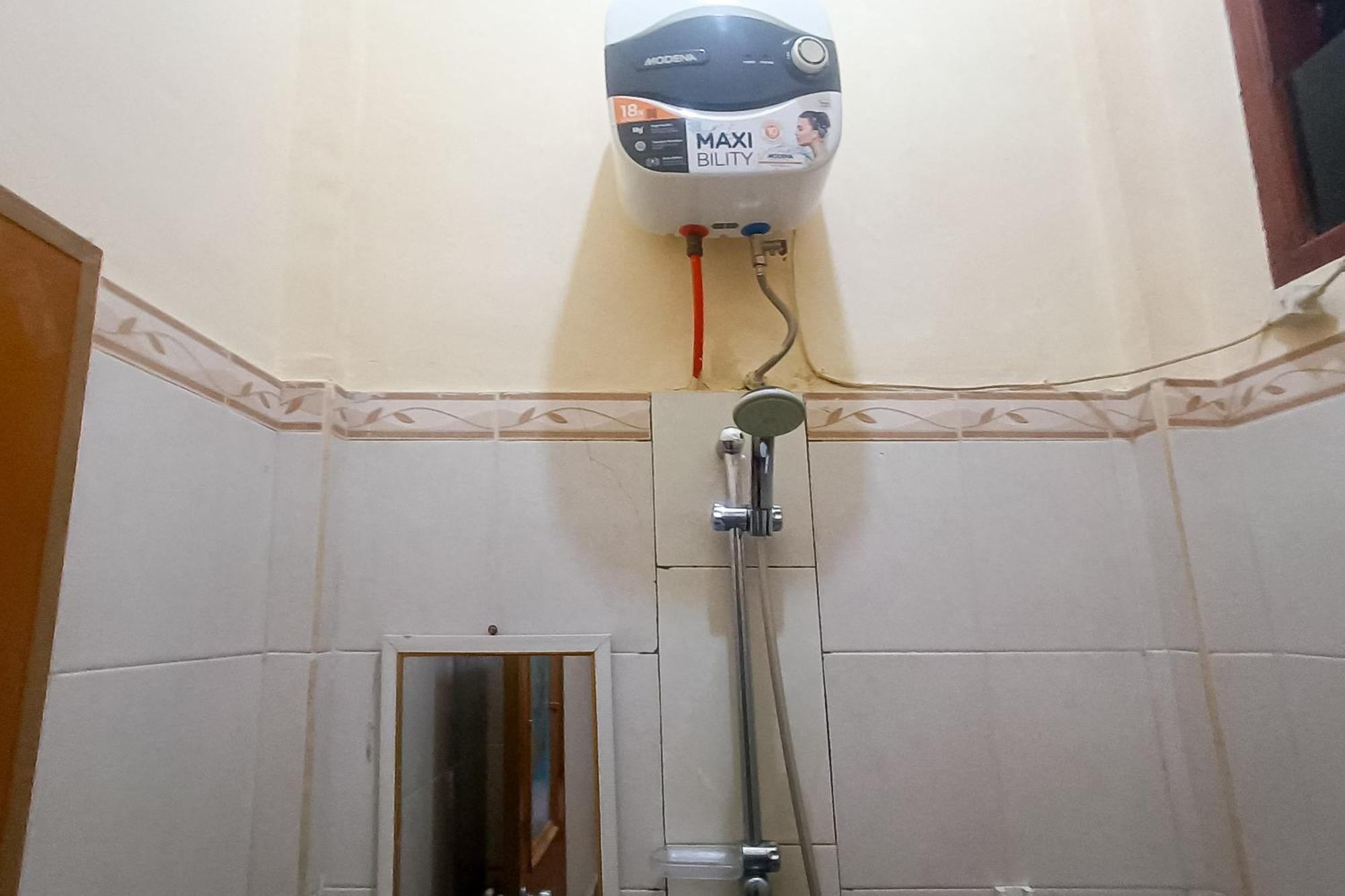 Reddoorz At Senaz Guesthouse Ματαράμ Εξωτερικό φωτογραφία